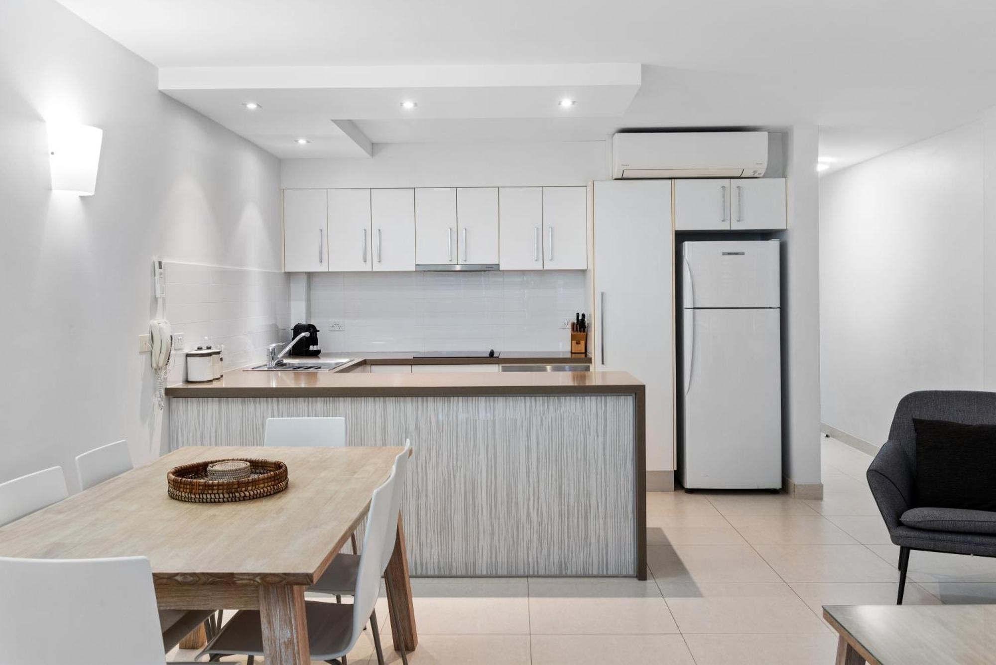 Fairshore 12: Absolute Beachfront, Direct Beach & Pool Access Noosa Heads Exterior photo